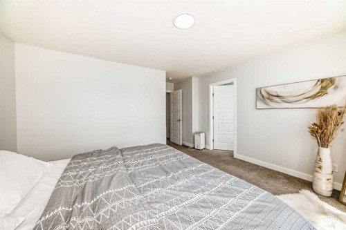 144 Evanscrest Park Nw, Calgary, AB - Indoor Photo Showing Bedroom