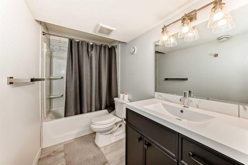 144 Evanscrest Park Nw, Calgary, AB - Indoor Photo Showing Bathroom