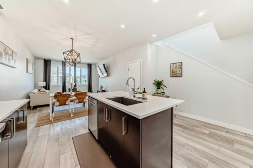 144 Evanscrest Park Nw, Calgary, AB - Indoor Photo Showing Kitchen