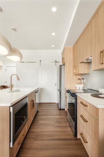 118-20 Cascade Ridge, Canmore, AB - Indoor Photo Showing Kitchen With Upgraded Kitchen