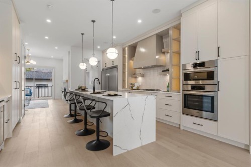 3110 40 Street Sw, Calgary, AB - Indoor Photo Showing Kitchen With Upgraded Kitchen