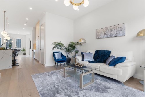 3110 40 Street Sw, Calgary, AB - Indoor Photo Showing Living Room