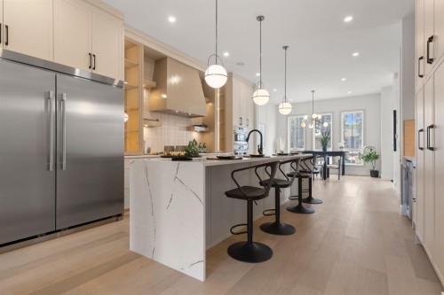 3110 40 Street Sw, Calgary, AB - Indoor Photo Showing Kitchen With Upgraded Kitchen