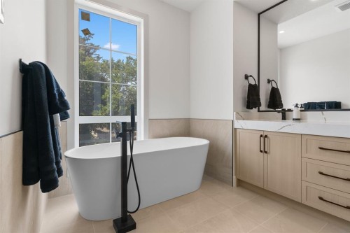 3110 40 Street Sw, Calgary, AB - Indoor Photo Showing Bathroom
