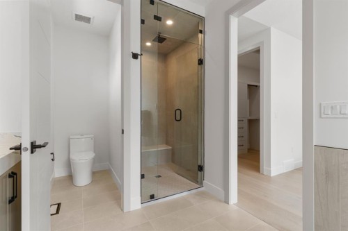 3110 40 Street Sw, Calgary, AB - Indoor Photo Showing Bathroom