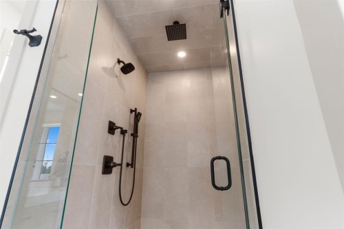 3110 40 Street Sw, Calgary, AB - Indoor Photo Showing Bathroom