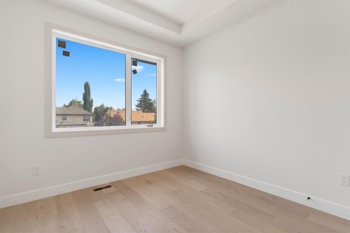 3110 40 Street Sw, Calgary, AB - Indoor Photo Showing Other Room