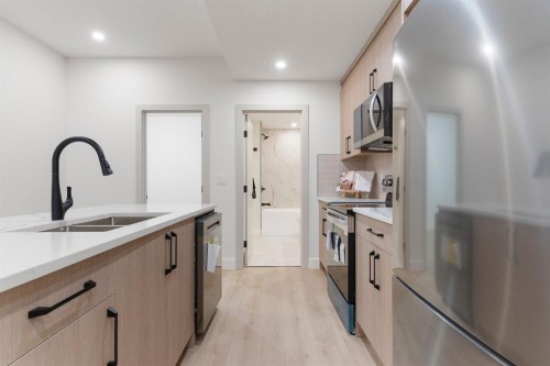 3110 40 Street Sw, Calgary, AB - Indoor Photo Showing Kitchen With Double Sink With Upgraded Kitchen