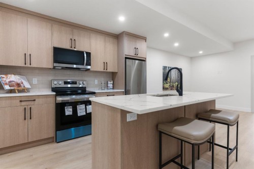 3110 40 Street Sw, Calgary, AB - Indoor Photo Showing Kitchen With Upgraded Kitchen