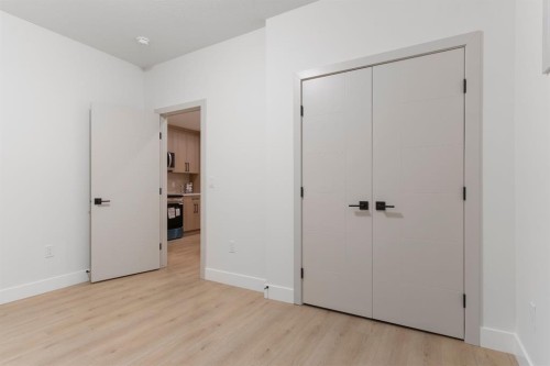 3110 40 Street Sw, Calgary, AB - Indoor Photo Showing Other Room