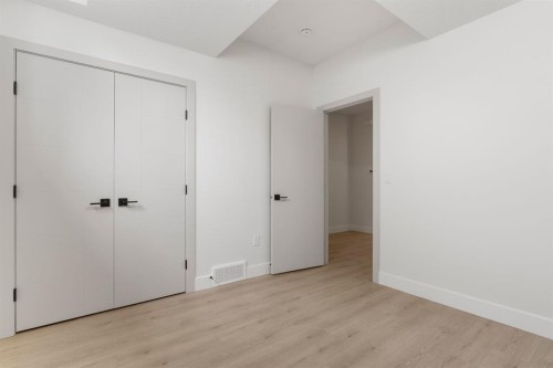 3110 40 Street Sw, Calgary, AB - Indoor Photo Showing Other Room