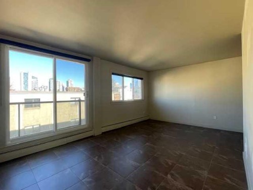 34-1230 Cameron Avenue Sw, Calgary, AB - Indoor Photo Showing Other Room