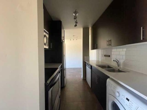 34-1230 Cameron Avenue Sw, Calgary, AB - Indoor Photo Showing Kitchen With Double Sink