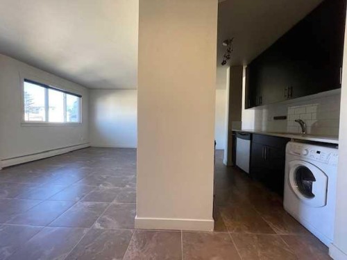 34-1230 Cameron Avenue Sw, Calgary, AB - Indoor Photo Showing Laundry Room
