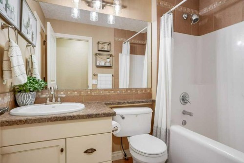 127 Hillcrest Boulevard, Strathmore, AB - Indoor Photo Showing Bathroom