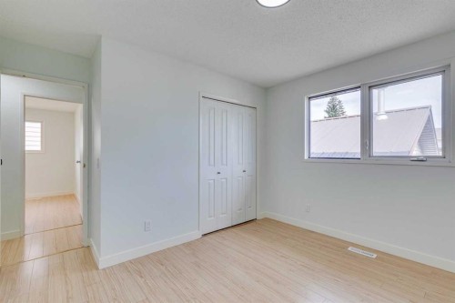 411 Rundleson Place Ne, Calgary, AB - Indoor Photo Showing Other Room