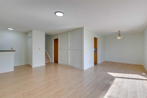 411 Rundleson Place Ne, Calgary, AB - Indoor Photo Showing Other Room