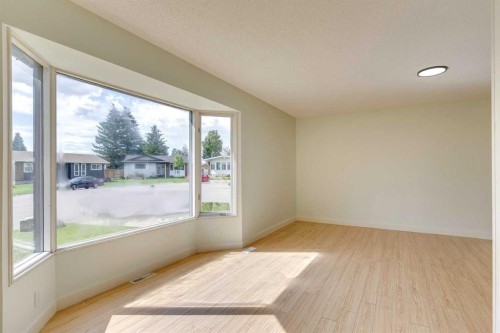 411 Rundleson Place Ne, Calgary, AB - Indoor Photo Showing Other Room