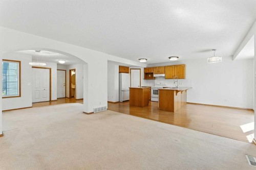 34 Tuscarora Way Nw, Calgary, AB - Indoor Photo Showing Kitchen