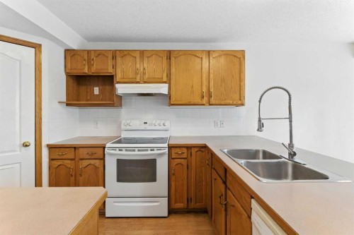 34 Tuscarora Way Nw, Calgary, AB - Indoor Photo Showing Kitchen With Double Sink