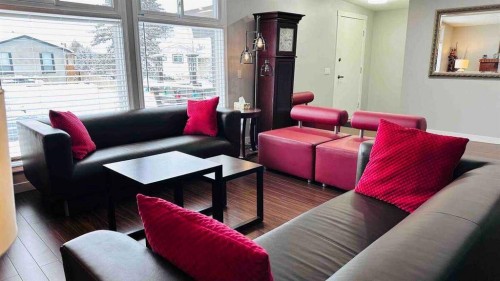 27 Penworth Place Se, Calgary, AB - Indoor Photo Showing Living Room