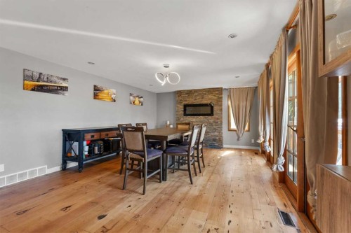 200-32075 402 Avenue West, Rural Foothills County, AB - Indoor Photo Showing Dining Room