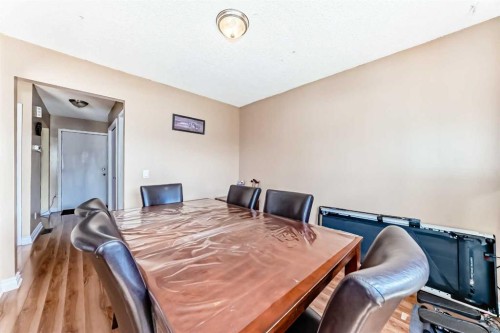 4821 60 Street Ne, Calgary, AB - Indoor Photo Showing Dining Room