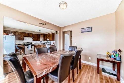 4821 60 Street Ne, Calgary, AB - Indoor Photo Showing Dining Room