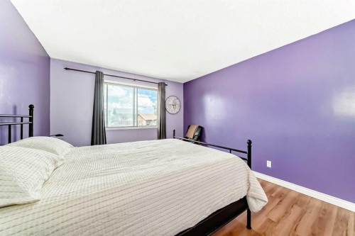 4821 60 Street Ne, Calgary, AB - Indoor Photo Showing Bedroom