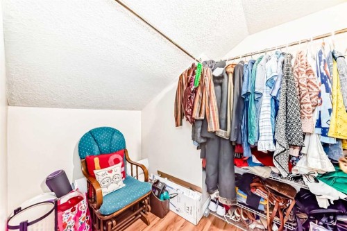 4821 60 Street Ne, Calgary, AB - Indoor Photo Showing Other Room