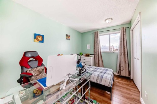 4821 60 Street Ne, Calgary, AB - Indoor
