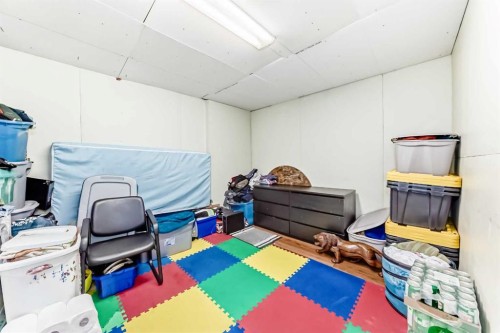 4821 60 Street Ne, Calgary, AB - Indoor