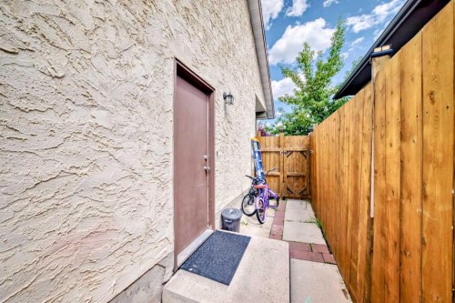4821 60 Street Ne, Calgary, AB - Outdoor