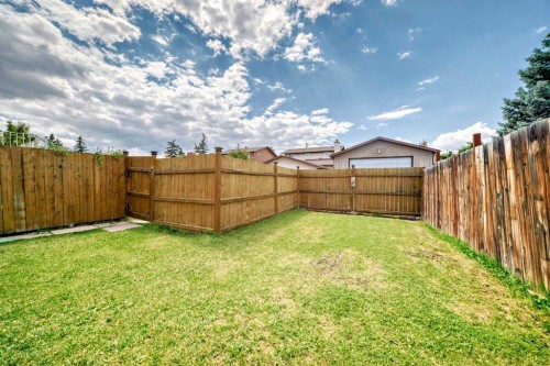4821 60 Street Ne, Calgary, AB - Outdoor