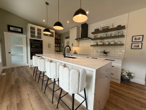 4962 Riverside Drive, Out Of Province_Alberta, BC - Indoor Photo Showing Kitchen With Upgraded Kitchen