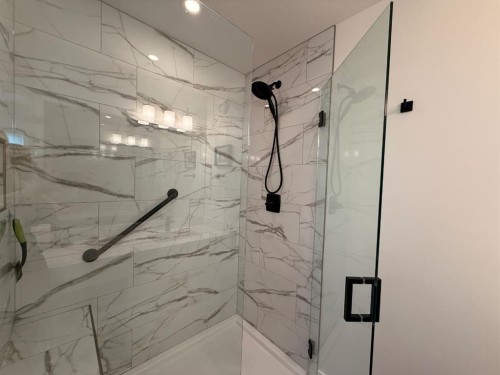 4962 Riverside Drive, Out Of Province_Alberta, BC - Indoor Photo Showing Bathroom