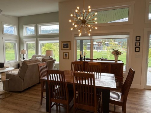 4962 Riverside Drive, Out Of Province_Alberta, BC - Indoor Photo Showing Dining Room
