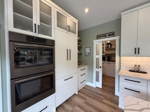 4962 Riverside Drive, Out Of Province_Alberta, BC - Indoor Photo Showing Kitchen
