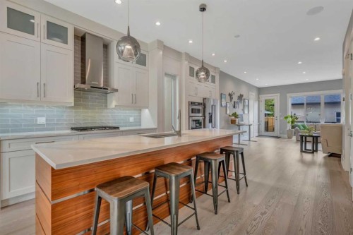 420 14 Avenue Ne, Calgary, AB - Indoor Photo Showing Kitchen With Upgraded Kitchen