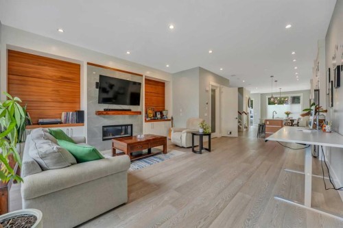 420 14 Avenue Ne, Calgary, AB - Indoor With Fireplace