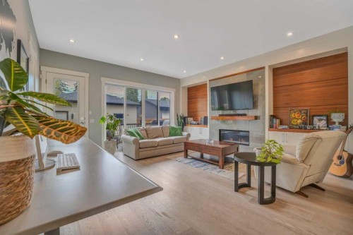 420 14 Avenue Ne, Calgary, AB - Indoor Photo Showing Living Room With Fireplace