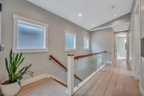 420 14 Avenue Ne, Calgary, AB - Indoor Photo Showing Other Room