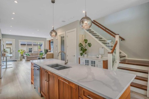 420 14 Avenue Ne, Calgary, AB - Indoor Photo Showing Kitchen With Double Sink