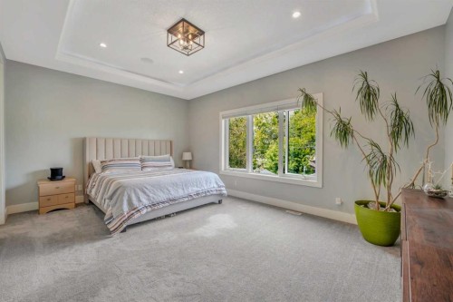 420 14 Avenue Ne, Calgary, AB - Indoor Photo Showing Bedroom