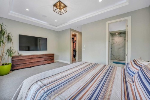 420 14 Avenue Ne, Calgary, AB - Indoor Photo Showing Bedroom