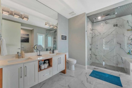 420 14 Avenue Ne, Calgary, AB - Indoor Photo Showing Bathroom