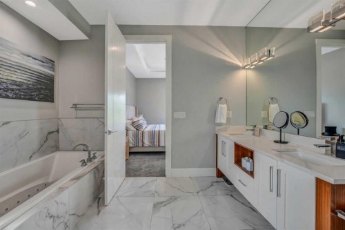 420 14 Avenue Ne, Calgary, AB - Indoor Photo Showing Bathroom