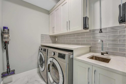 420 14 Avenue Ne, Calgary, AB - Indoor Photo Showing Laundry Room