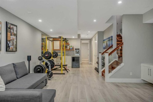 420 14 Avenue Ne, Calgary, AB - Indoor