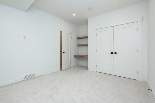 1807 Broadview Road Nw, Calgary, AB - Indoor Photo Showing Other Room